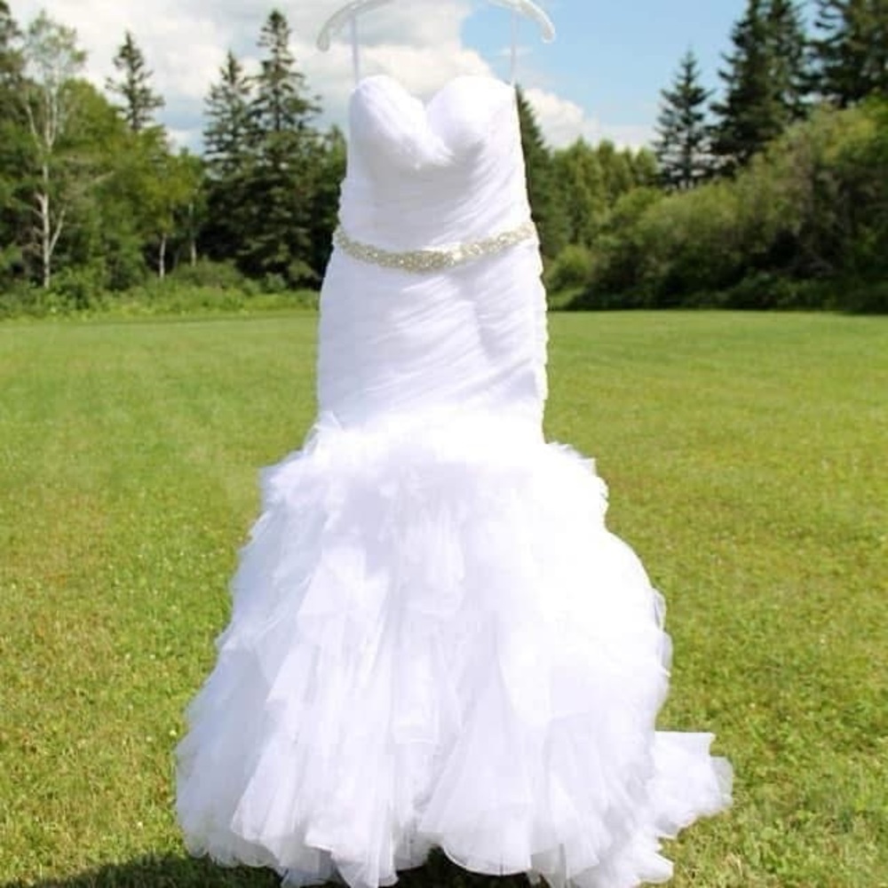 Vera Wang White Strapless Mermaid Gown